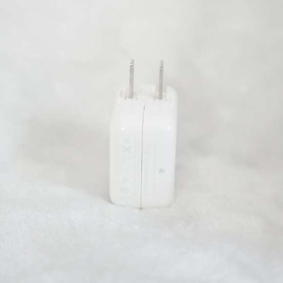 Apple 12W USB Power Adapter & Lightning to USB Cable - Picture 5 of 6